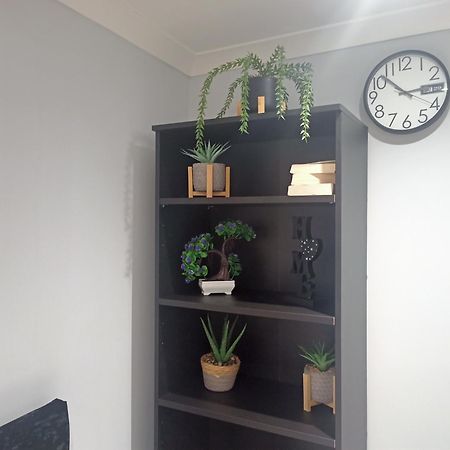 Homey Studio In Newport Perfect For Couples & Travelers Экстерьер фото