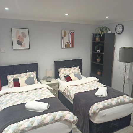 Homey Studio In Newport Perfect For Couples & Travelers Экстерьер фото