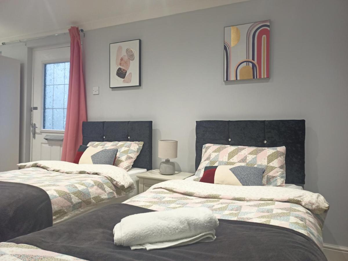 Homey Studio In Newport Perfect For Couples & Travelers Экстерьер фото