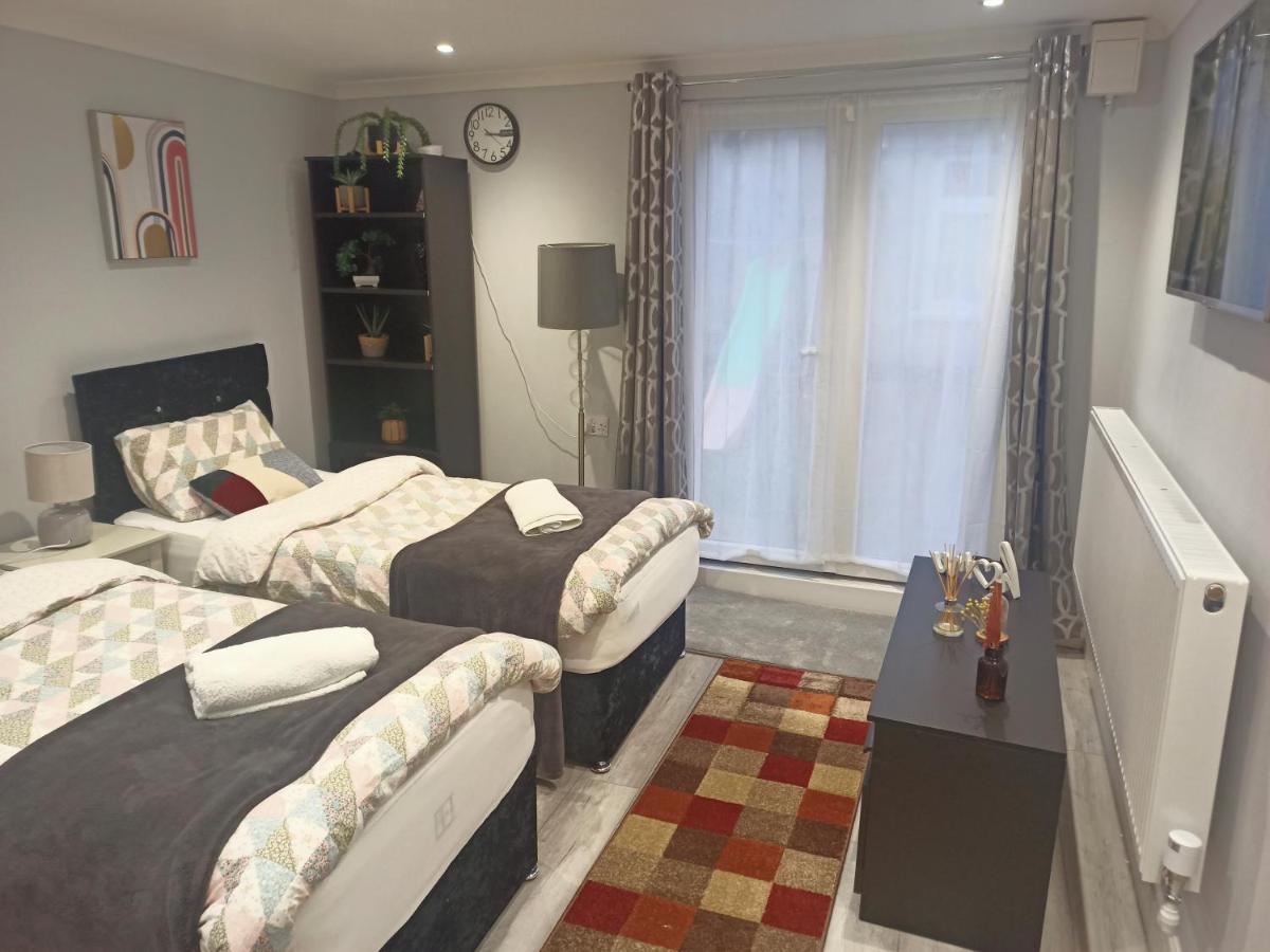 Homey Studio In Newport Perfect For Couples & Travelers Экстерьер фото
