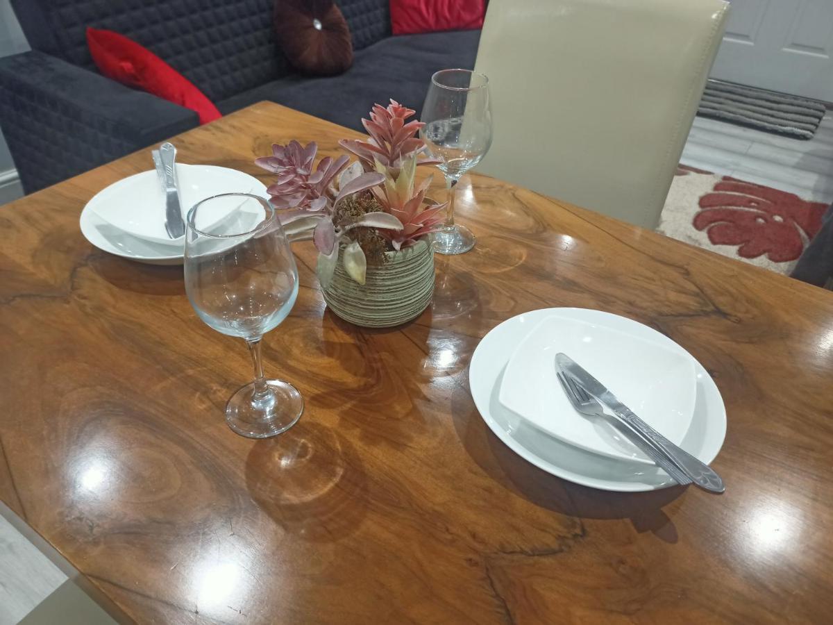 Homey Studio In Newport Perfect For Couples & Travelers Экстерьер фото
