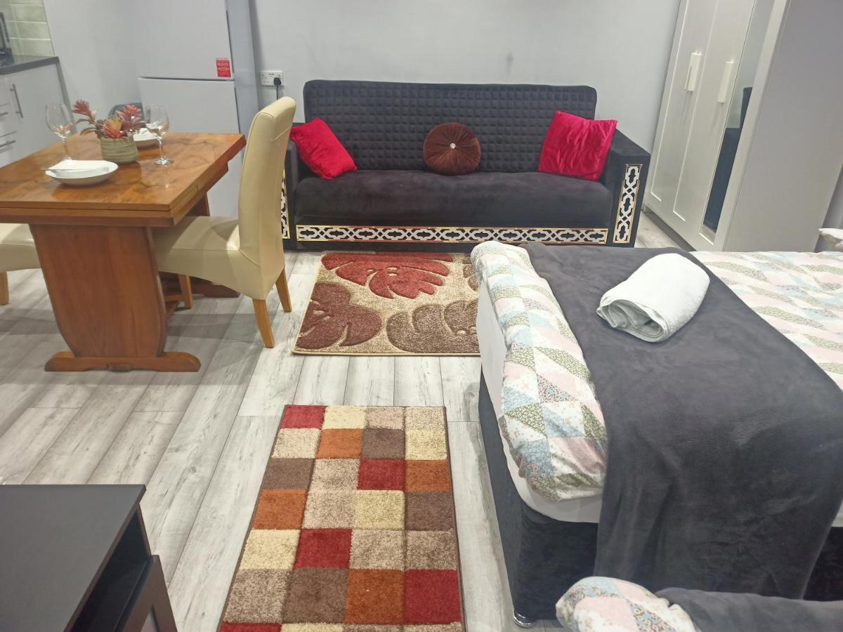 Homey Studio In Newport Perfect For Couples & Travelers Экстерьер фото