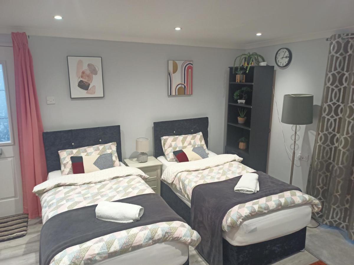 Homey Studio In Newport Perfect For Couples & Travelers Экстерьер фото
