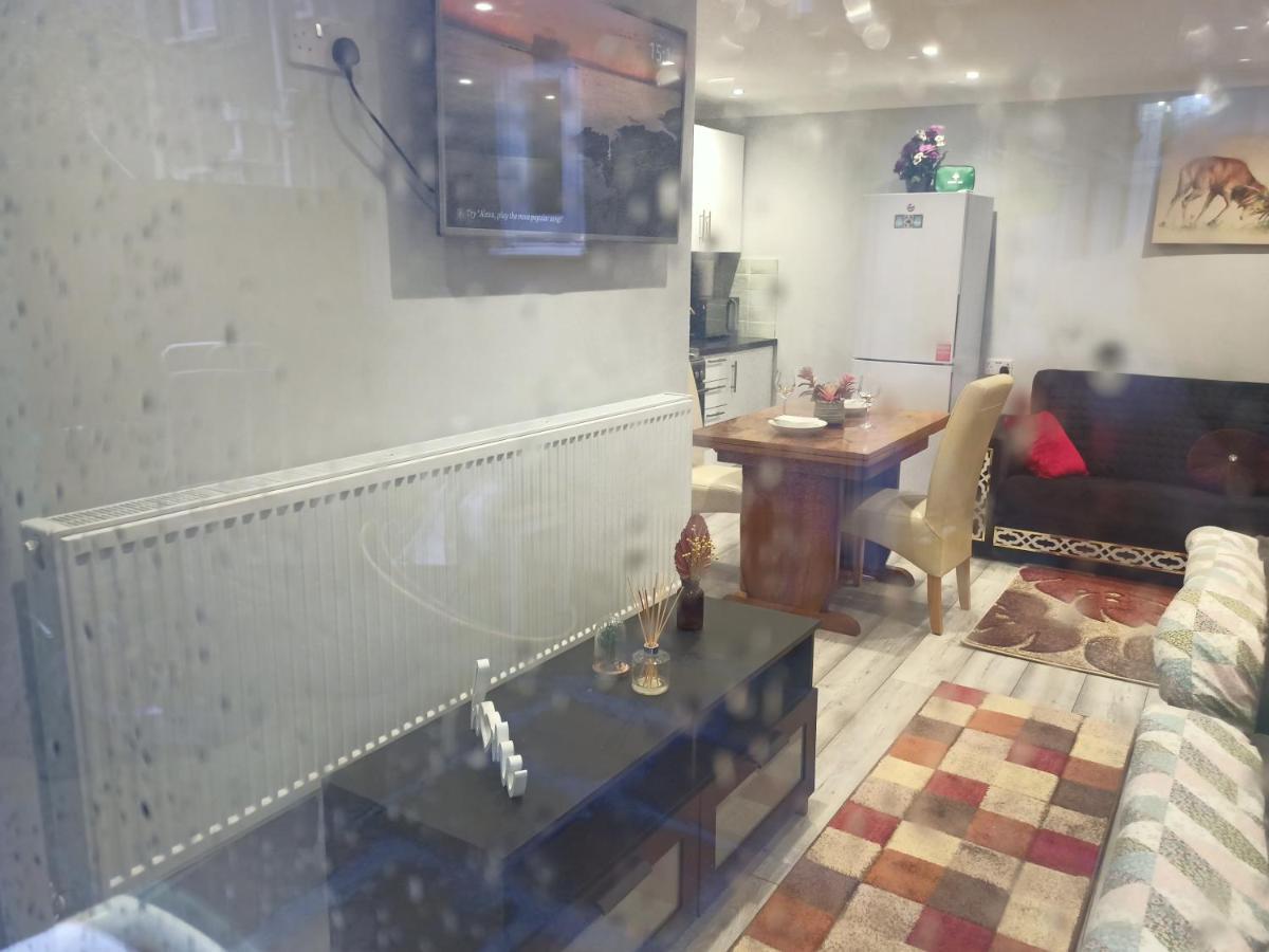 Homey Studio In Newport Perfect For Couples & Travelers Экстерьер фото