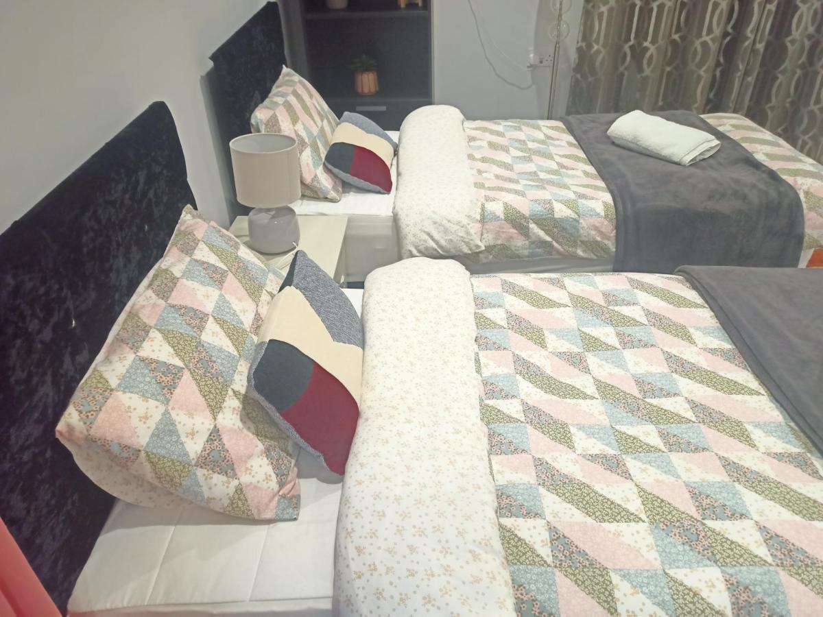 Homey Studio In Newport Perfect For Couples & Travelers Экстерьер фото